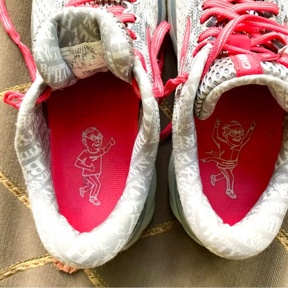 Brooks Ghost Sneakers 11 in Gray Fabric Upper and Pink Trim (7) - Picture 8 of 9